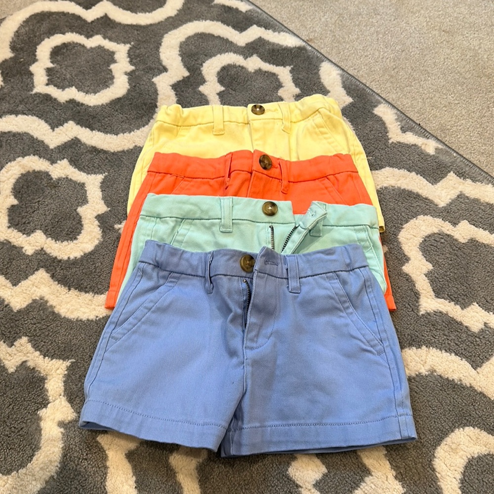 Copper key adjustable chino shorts